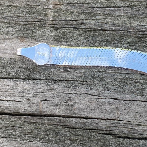 Herringbone .925 Sterling Silver necklace made in Italy - Picture 4 of 7